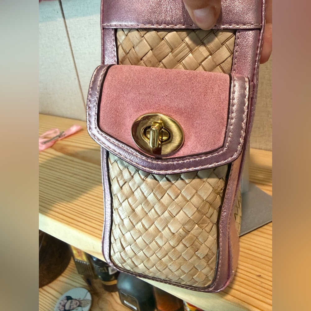 Vintage Coach #4419 straw tote bag with metallic pink leather and suede trim.🎀✨ - Picture 3 of 9